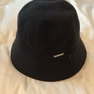 Nine West bucket hat